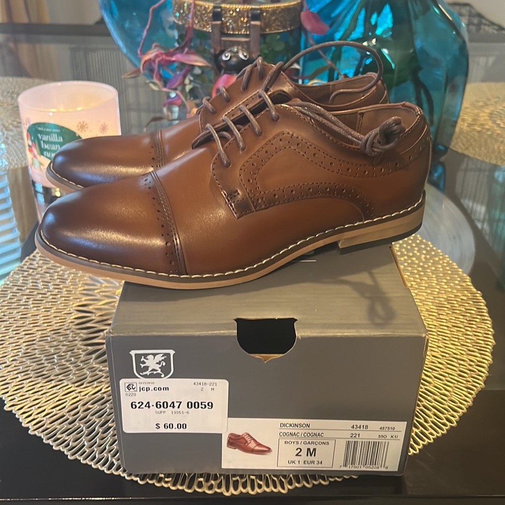 Boys size 2 brown in color NWOT Stacy Adams dress shoes - Picture 3 of 3